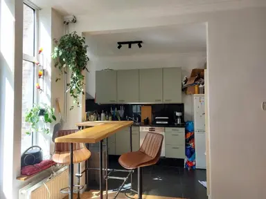 100m2 room to rent for 700€/month in Claes de Vrieselaan, Rotterdam