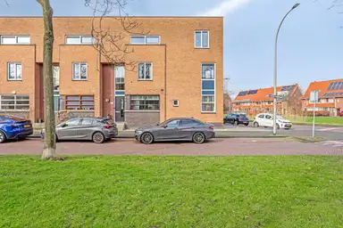 197m2 Casa in affitto per 3250€/mese a Weidevogellaan 76, The Hague