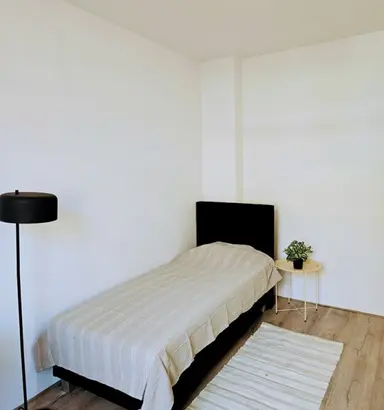 12m2 room to rent for 895€/month in Strevelsweg, Rotterdam