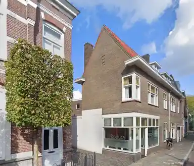 140m2 Haus zur Miete für 2350€/Monat in Dillenburgstraat, Breda