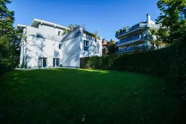 220m2 huis te huur voor 7900€/maand in Via Cimarosa 43, Voorburg