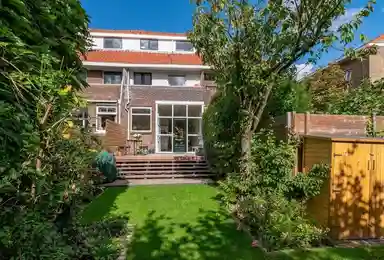 141m2 house to rent for 3250€/month in Van Slingelandtlaan 11, Rotterdam