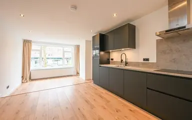 92m2 room to rent for 2595€/month in Mathenesserdijk, Rotterdam