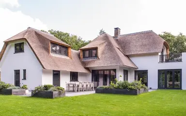 306m2 house to rent for 5900€/month in Rondelaan 13, Bergen