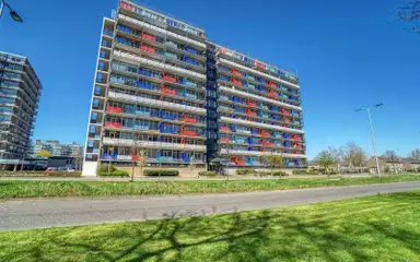 128m2 apartment to rent for 990€/month in Aïdaplein, Alphen aan den Rijn