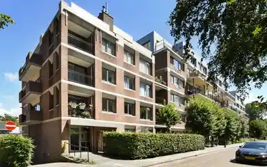 106m2 apartment to rent for 1390€/month in Koningin Sophiestraat 208, The Hague