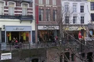 200m2 apartment to rent for 3995€/month in Oudegracht 127, Utrecht