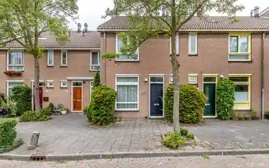 123m2 house to rent for 2750€/month in Muiderhof 10, Weesp