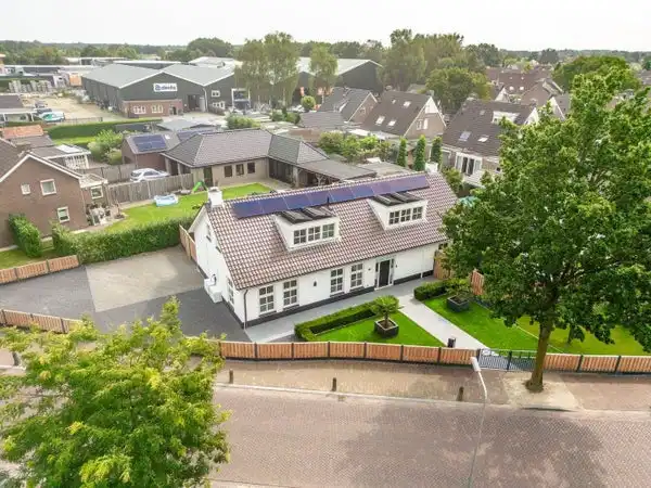 286m2 house to rent for 2995€/month in Kloosterstraat, Geffen