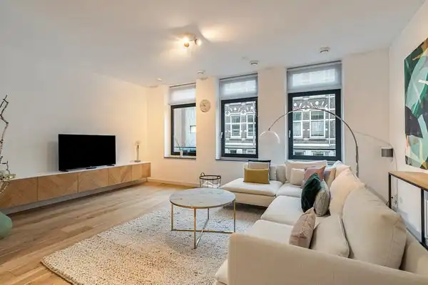 202m2 house to rent for 4500€/month in Proveniersstraat, Rotterdam