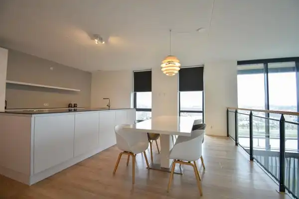 150m2 apartment to rent for 2850€/month in Loirestraat, Purmerend