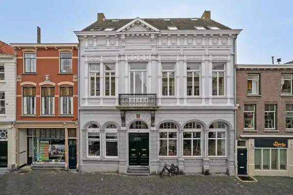 155m2 apartment to rent for 1985€/month in Lievevrouwestraat, Bergen op Zoom
