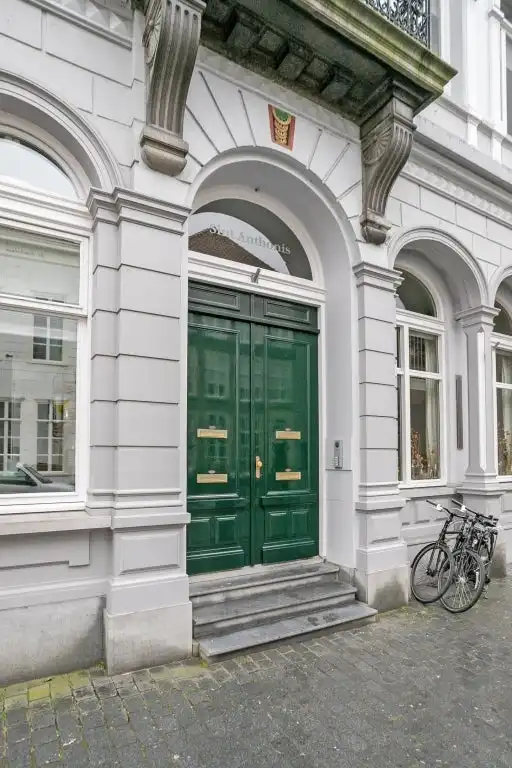 155m2 apartment to rent for 1985€/month in Lievevrouwestraat, Bergen op Zoom