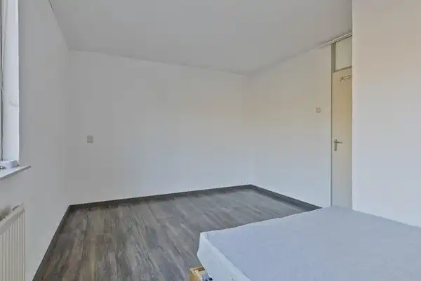 107m2 house to rent for 1600€/month in Schinnenbaan, Rotterdam