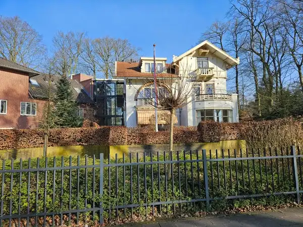 125m2 apartment to rent for 2300€/month in Kon. Wilhelminalaan