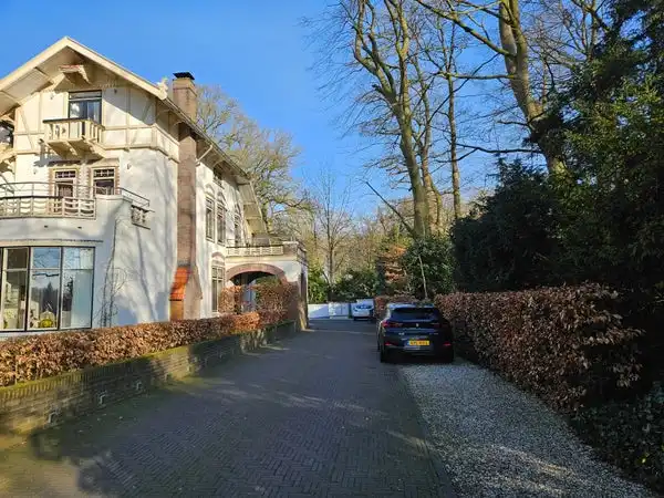 125m2 apartment to rent for 2300€/month in Kon. Wilhelminalaan