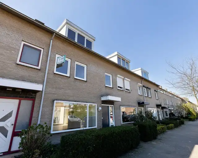 145m2 house to rent for 1825€/month in Busweg, Eindhoven