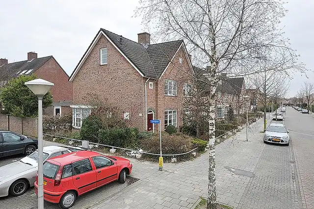 126m2 house to rent for 1340€/month in Charles Dickenslaan 31, Eindhoven