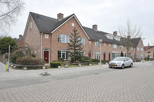 126m2 house to rent for 1340€/month in Charles Dickenslaan 31, Eindhoven