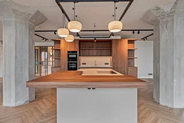 228m2 apartment to rent for 5950€/month in Meelfabriekplein 9, Leiden
