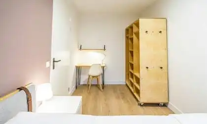 119m2 room to rent for 1076€/month in Voorburgstraat, Amsterdam