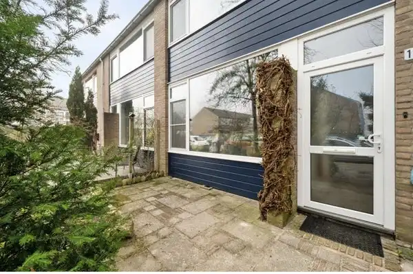 109m2 house to rent for 2100€/month in Schakelweg, Hoogvliet Rotterdam
