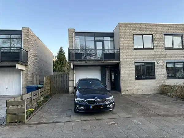 137m2 house to rent for 2600€/month in Rondostraat, Almere