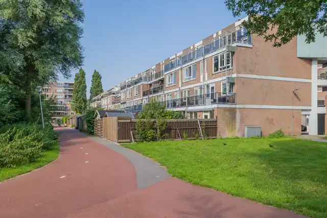 82m2 apartment to rent for 1885€/month in Prattenburg 54, Haarlem