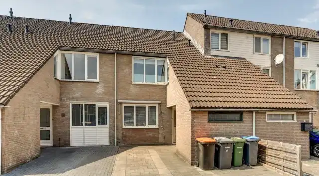 115m2 house to rent for 1295€/month in De Grutto, Almelo