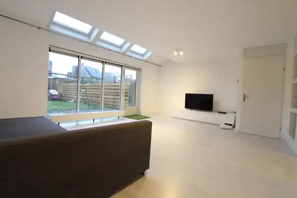 123m2 house to rent for 2500€/month in Rie Cramerplantsoen 35, Hoofddorp