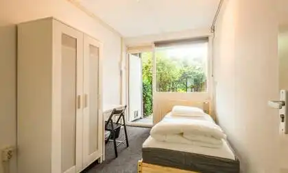 145m2 room to rent for 918€/month in Van der Boechorststraat, Amsterdam