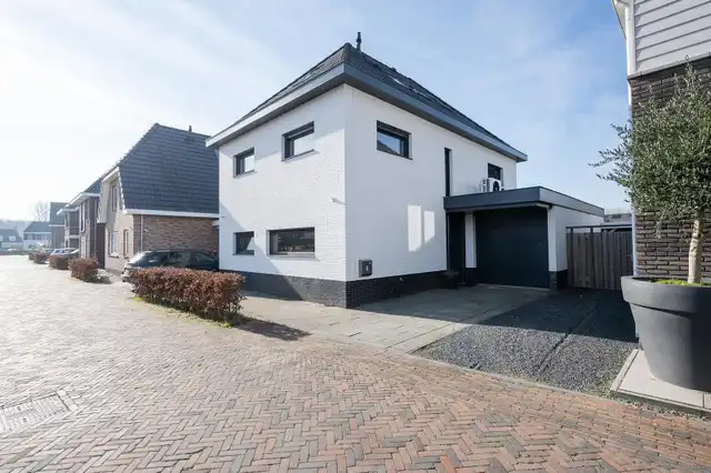 204m2 house to rent for 3500€/month in Niels Bohrstraat 6, Almere