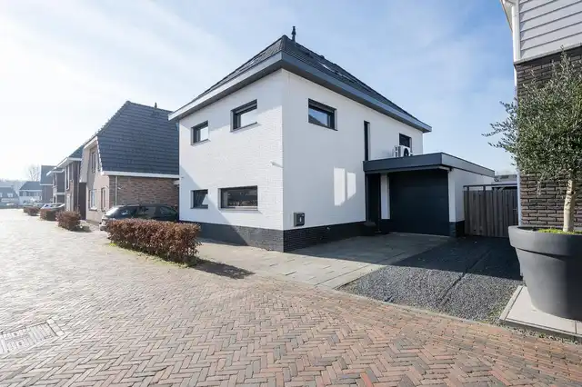 204m2 house to rent for 3500€/month in Niels Bohrstraat 6, Almere