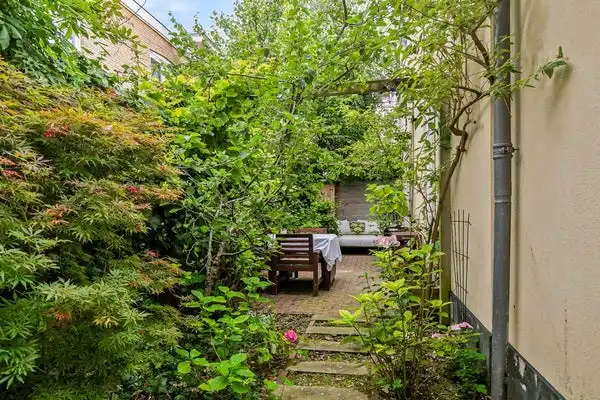 139m2 apartment to rent for 3250€/month in Obrechtstraat 83, Den Haag