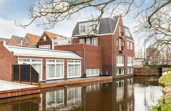 111m2 apartment to rent for 2700€/month in Raadhuisstraat 98, Heemstede