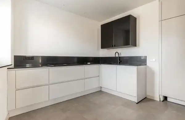 111m2 apartment to rent for 2700€/month in Raadhuisstraat 98, Heemstede