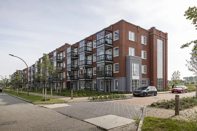 65m2 apartment to rent for 1123€/month in Parklaan 406, Waddinxveen
