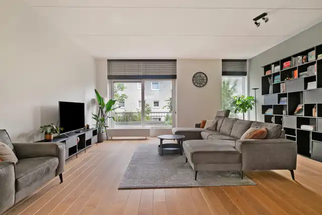 193m2 house to rent for 2750€/month in Cassiopeiadreef 5, Alphen aan den Rijn