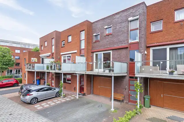 166m2 house to rent for 2750€/month in Cassiopeiadreef, Alphen aan den Rijn