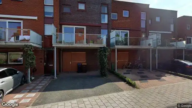 193m2 house to rent for 2750€/month in Cassiopeiadreef, Alphen aan den Rijn