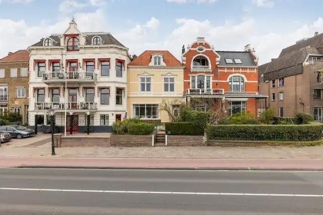 162m2 house to rent for 2500€/month in Handelspark Weteringen, Maagdenburgstraat 38, Deventer