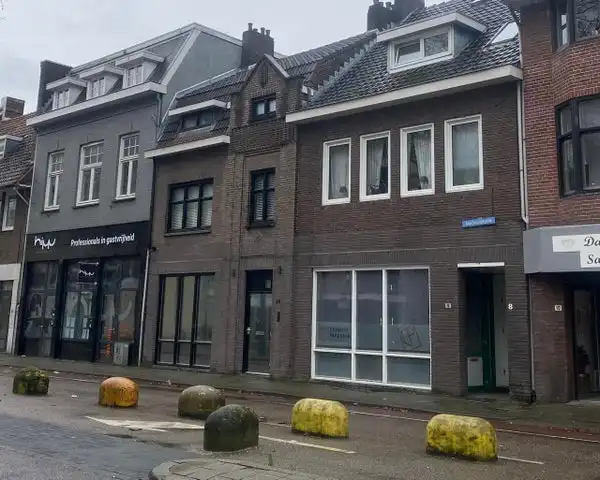 120m2 house to rent for 1150€/month in Raadhuisplein, Heerlen