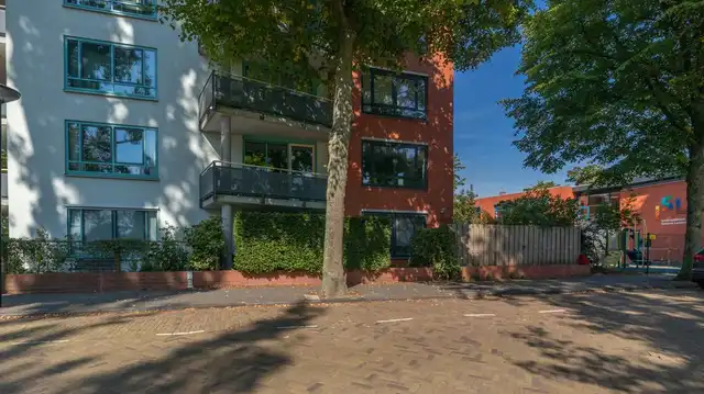 90m2 apartment to rent for 2150€/month in Asserstraat 92, Leiden