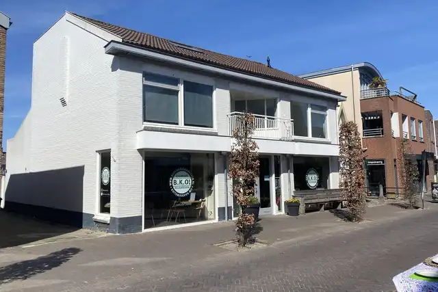 160m2 apartment to rent for 2450€/month in Dorpsstraat 42, Noordwijkerhout