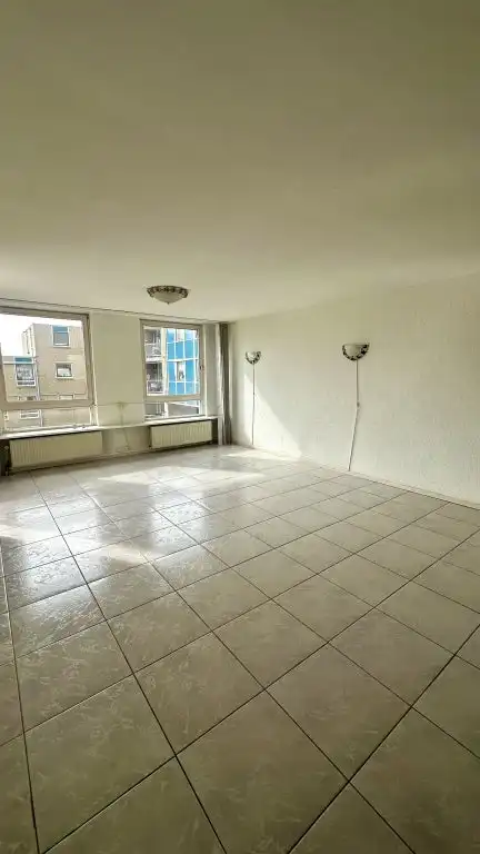 75m2 apartment to rent for 1600€/month in Aristide Briandring, Vlaardingen