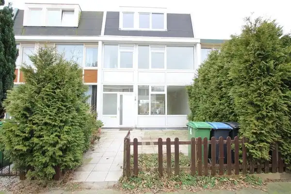 168m2 house to rent for 3800€/month in Urkerstraat, Amstelveen