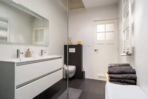 103m2 apartment to rent for 1950€/month in Schieweg, Rotterdam